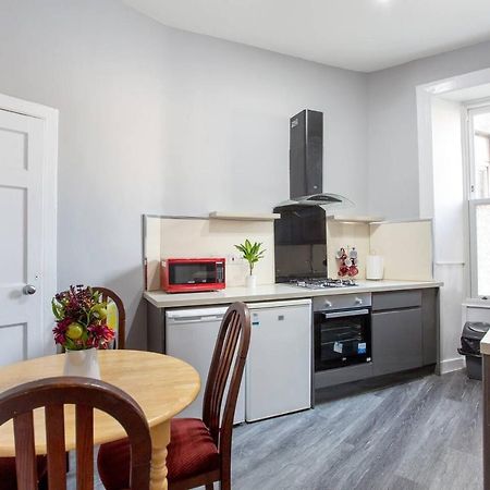 Stunning 2-Bed Apartment In Central เอดินบะระ ภายนอก รูปภาพ