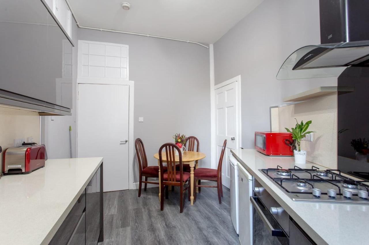 Stunning 2-Bed Apartment In Central เอดินบะระ ภายนอก รูปภาพ
