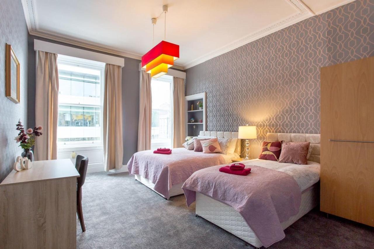 Stunning 2-Bed Apartment In Central เอดินบะระ ภายนอก รูปภาพ
