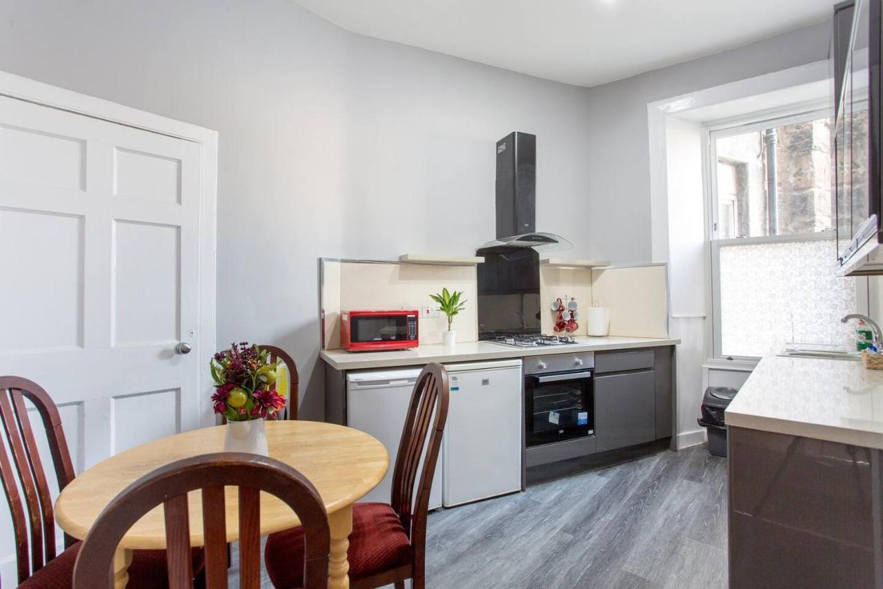 Stunning 2-Bed Apartment In Central เอดินบะระ ภายนอก รูปภาพ