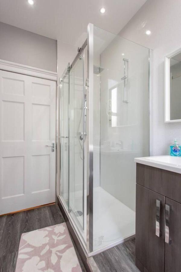 Stunning 2-Bed Apartment In Central เอดินบะระ ภายนอก รูปภาพ