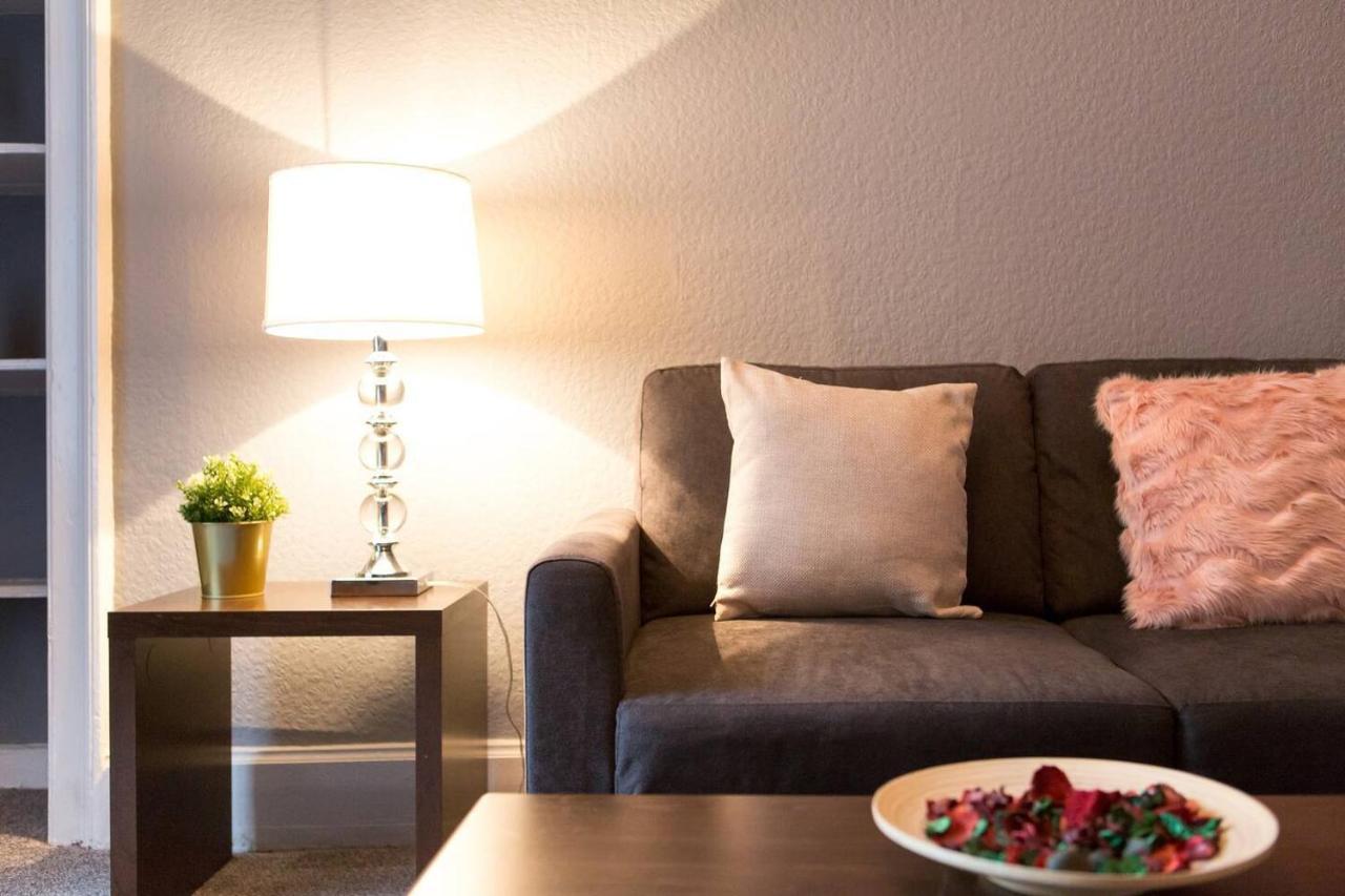 Stunning 2-Bed Apartment In Central เอดินบะระ ภายนอก รูปภาพ