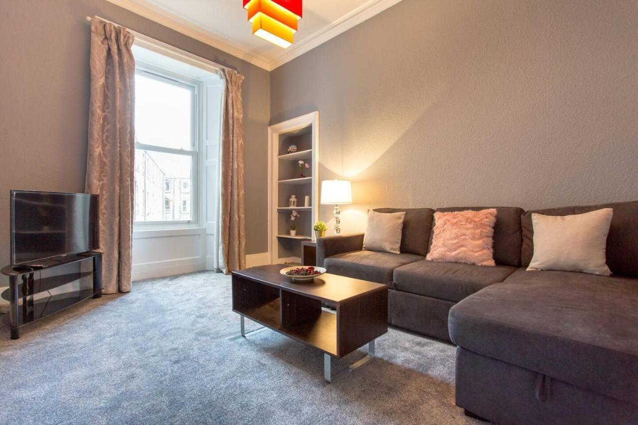 Stunning 2-Bed Apartment In Central เอดินบะระ ภายนอก รูปภาพ