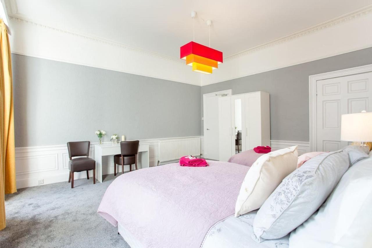 Stunning 2-Bed Apartment In Central เอดินบะระ ภายนอก รูปภาพ