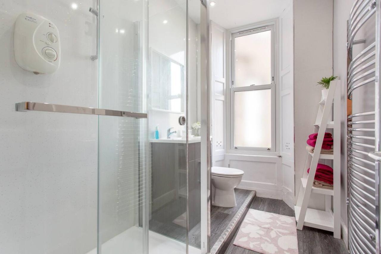 Stunning 2-Bed Apartment In Central เอดินบะระ ภายนอก รูปภาพ