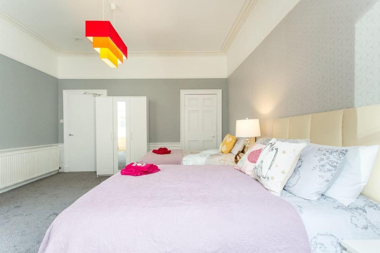 Stunning 2-Bed Apartment In Central เอดินบะระ ภายนอก รูปภาพ
